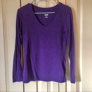 💜 Mossimo purple v-neck shirt. Size small